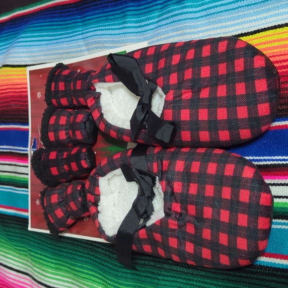 Comfort and Joy Other - Human Slippers + Dog Slippers Socks Set